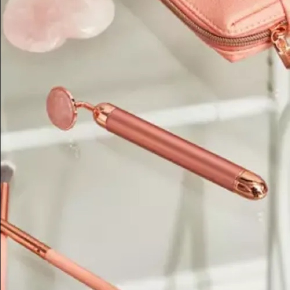 Luxe + Willow Phoenix Rose Quartz Facial Masssager